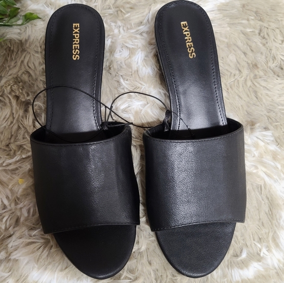 NWT Express Sandals - Picture 2 of 5